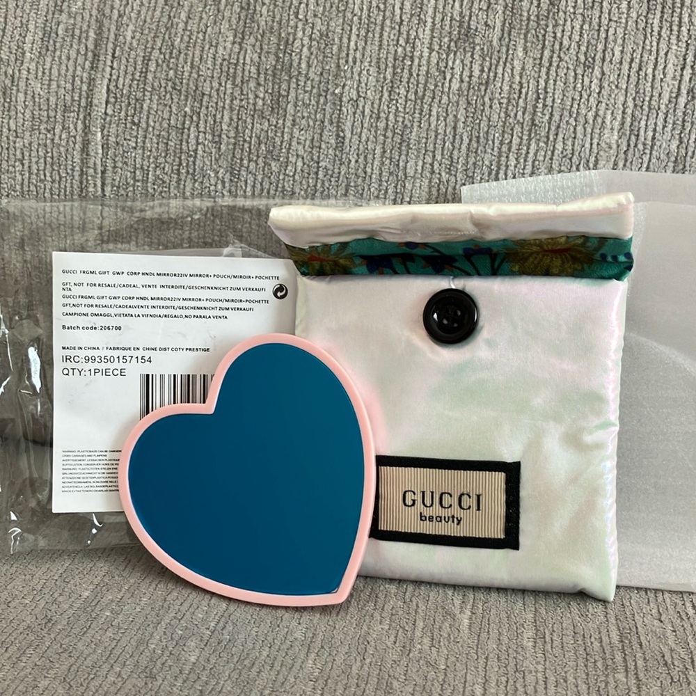 Gucci beauty pink mirror